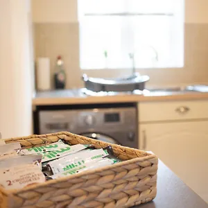 Apartment Heraldry - Superb 2 Bed Coach House With Free Parking And Wifi, Exeter