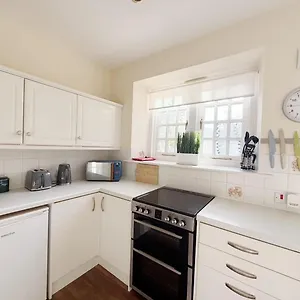Holiday home Cosy 1-bedroom Next To Combe Venue, Blagdon